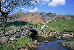 Images Dated 26th January 2000: Slaters Bridge, Little Langdale, Lake District, Cumbria, England, United Kingdom, Europe