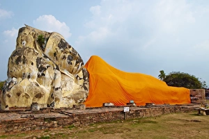 Sleeping Buddha, Wat Lokaya Sutha, Ayutthaya Historical Park, UNESCO World Heritage Site, Ayutthaya, Thailand, Southeast Asia, Asia