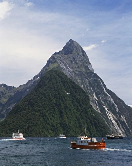 Small boats in the water of Milford Sound in front of Mitre Peak