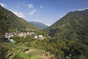 Images Dated 1st February 2005: Small town of Machay in the Pastaza River valley, that flows from the Andes to the upper Amazon