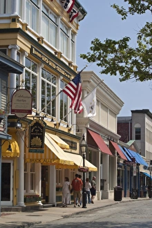 Images Dated 9th May 2009: Smart shops and cobbled roadway of popular Thames Street in historic Newport Old Quarter