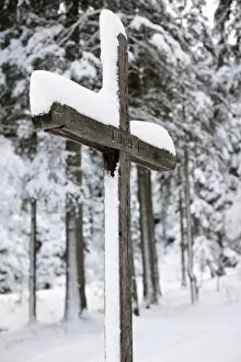 Images Dated 2nd January 2010: Snow covered cross, Les Contamines, Haute-Savoie, France, Europe
