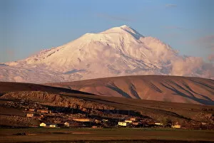Natural Landmark Gallery: Snow covered Mount Ararat
