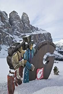 Images Dated 19th February 2009: Snow covered Val Gardena sign in front of Mount Langkofel, Sella Ronda