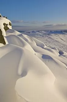 Images Dated 7th January 2010: Snow drifts and snow covered moorland at Stanage Edge, Peak District National Park