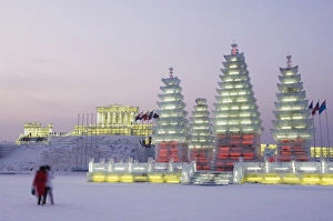 Images Dated 2nd February 2008: Snow and ice sculptures illuminated at the Ice Lantern Festival, Harbin
