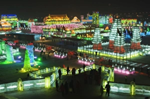 Images Dated 2nd February 2008: Snow and ice sculptures illuminated at night at the Ice Lantern Festival
