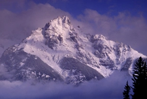 Images Dated 12th May 2008: Snowy Mountain, Alaska, United States of America, North America