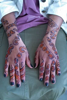 Images Dated 7th January 2007: Somali womans hands covered in henna tattoos, Addis Ababa, Ethiopia, Africa