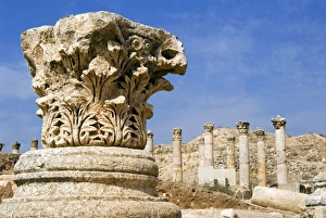 Images Dated 14th October 2007: South Decumanus, Jerash (Gerasa), a Roman Decapolis city, Jordan, Middle East