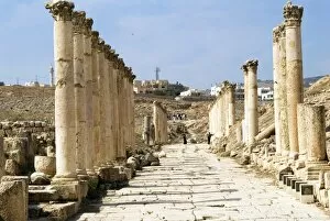 Images Dated 14th October 2007: South Decumanus, Jerash (Gerasa), a Roman Decapolis city, Jordan, Middle East