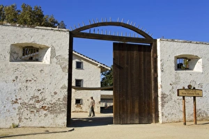 Images Dated 27th September 2009: South Gate at Sutters Fort State Historic Park, Sacramento, California