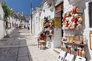 Vanishing Point Prints: Souvenir shop on street of Trulli, traditional houses, Rione Monti area, Alberobello