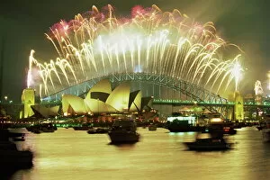 Images Dated 10th April 2008: Spectacular New Years Eve firework display, Sydney, New South Wales