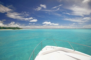 Desert Island Prints: Speedboat arriving in Tropical beach, Maldives, Indian Ocean, Asia