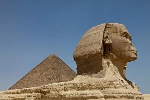 Images Dated 15th April 2008: The Sphinx and the Great Pyramid in Giza, UNESCO World Heritage Site, near Cairo, Egypt