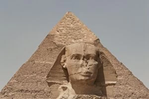 Images Dated 15th April 2009: The Sphinx and the Pyramid of Khafre in Giza, UNESCO World Heritage Site, near Cairo, Egypt