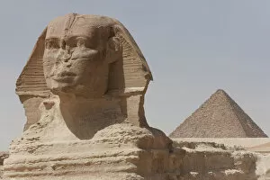 Images Dated 15th April 2009: The Sphinx and the Pyramid of Menkaure in Giza, UNESCO World Heritage Site, near Cairo, Egypt