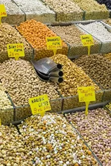 Images Dated 13th June 2008: The Spice Bazaar, Sultanhamet, Istanbul, Turkey, Europe