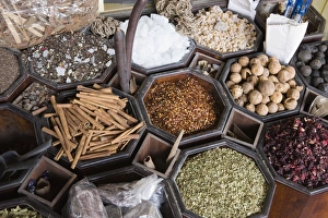 Images Dated 16th September 2009: Spices for sale in the Spice Souk, Deira, Dubai, United Arab Emirates, Middle East