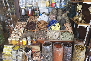 Images Dated 16th September 2009: Spices for sale in the Spice Souk, Deira, Dubai, United Arab Emirates, Middle East