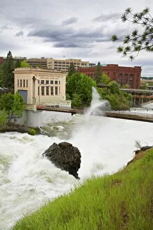 Images Dated 24th May 2008: Spokane River in major flood, Riverfront Park, Spokane, Washington State