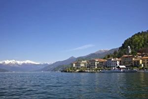 Spring sunshine in Bellagio, Lake Como, Lombardy, Italian Lakes, Italy, Europe