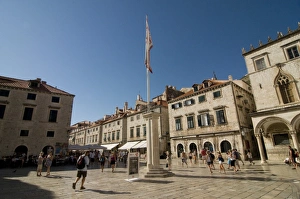 Images Dated 11th August 2008: Square in the old town of Dubrovnik, Croatia, Europe