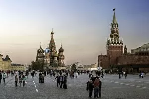 Domed Gallery: St. Basils Cathedral and the Kremlin in Red Square, UNESCO World Heritage Site, Moscow