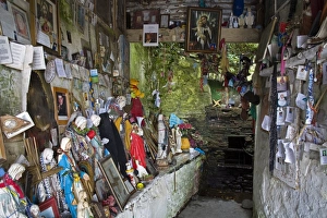 Images Dated 4th August 2006: St. Bridgetss Well, Liscannor, County Clare, Munster, Republic of Ireland, Europe