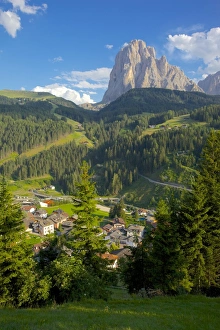 St. Cristina overlooked by Sassolungo Mountain, Gardena Valley, Bolzano Province, Trentino-Alto Adige / South Tyrol, Italian Dolomites, Italy, Europe