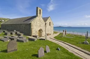 Images Dated 2nd May 2008: St. Hywyns church and graveyard, Aberdaron, Llyn Peninsula, Gwynedd