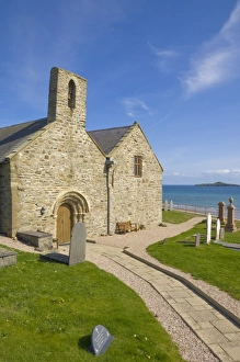 Images Dated 2nd May 2008: St. Hywyns church and graveyard, Aberdaron, Llyn Peninsula, Gwynedd