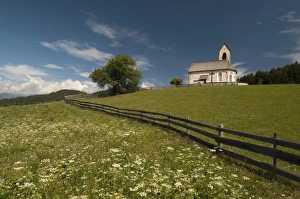 Images Dated 21st July 2009: St. Jacob Church, Funes Valley (Villnoss), Dolomites, Trentino Alto Adige