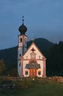 Images Dated 22nd July 2009: St. Johann Church, Funes Valley (Villnoss), Dolomites, Trentino Alto Adige