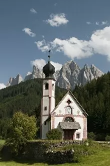 Images Dated 23rd July 2009: St. Johann Church, Funes Valley (Villnoss), Dolomites, Trentino Alto Adige