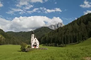 Images Dated 20th July 2009: St. Johann Church, Funes Valley (Villnoss), Dolomites, Trentino Alto Adige
