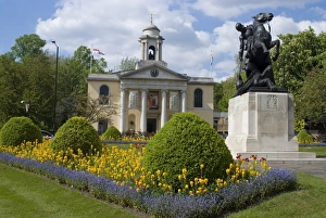 St. Johns Wood church and statue of George and the Dragon, St. Johns Wood