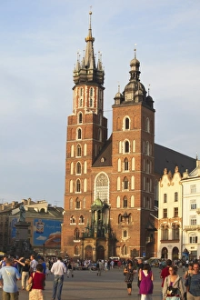 Images Dated 1st August 2009: St. Marys Church in Main Market Square (Rynek Glowny), UNESCO World Heritage Site