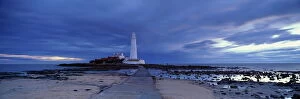 Images Dated 18th February 2008: St. Marys Lighthouse and St. Marys Island in stormy weather, near Whitley Bay