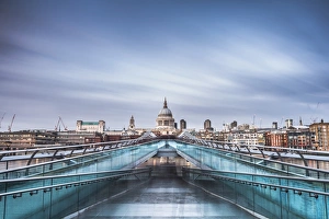 Background Focus Prints: St. Pauls Cathedral, seen across Millennium Bridge, City of London, London, England