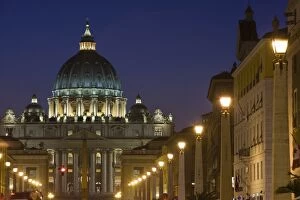 Images Dated 27th October 2009: St. Peters Basilica illuminated at dusk, Vatican City, Rome, Lazio, Italy, Europe