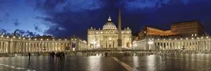 Domed Gallery: St. Peters Basilica, St. Peters Square, Colonnade of Bernini, UNESCO World Heritage Site