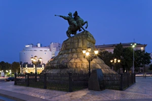 Images Dated 21st August 2008: St. Sophia Cathedral and Bohdan Khmelnytsky statue, Kiev, Ukraine, Europe