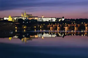 St. Vitus Cathedral and castle, Karlov Most (Charles Bridge) across the Vltava River