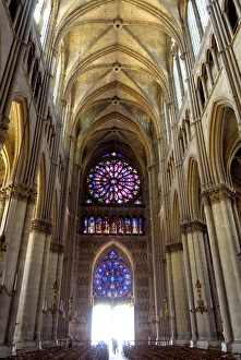 Images Dated 2nd January 2000: Stained glass rose window viewed from the nave