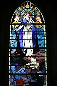Images Dated 26th February 2000: Stained glass window of First World War veterans praying, Mont-Dol chapel, Mont-Dol