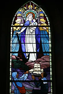 Images Dated 26th February 2000: Stained glass window of First World War veterans praying, Mont-Dol chapel, Mont-Dol