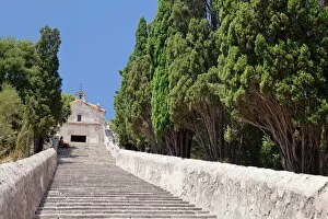 Spanish Culture Gallery: Stairway to calvary with chapel, Pollenca, Majorca (Mallorca), Balearic Islands (Islas Baleares)