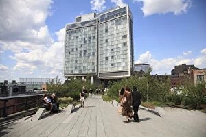 Images Dated 15th July 2009: Standard Hotel, High Line, elevated public park on former rail tracks, Manhattan